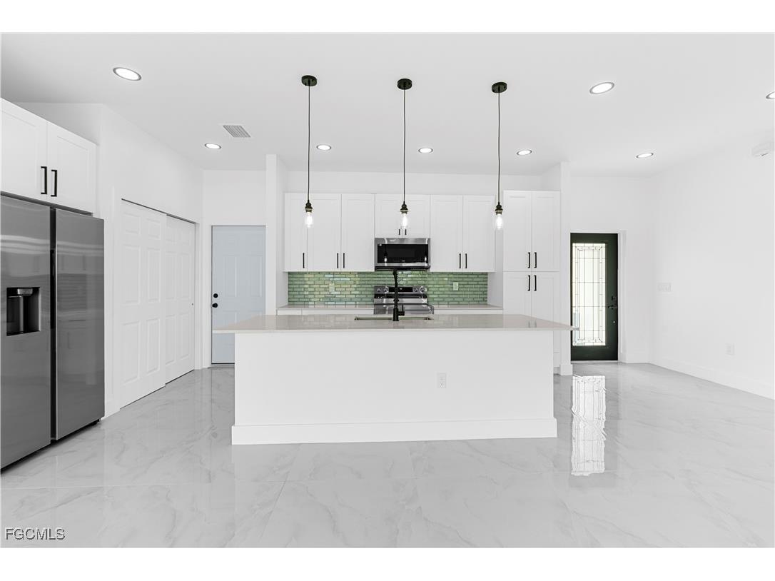 837 Colyer Street E Lehigh Acres FL 33974 2025023783 image4