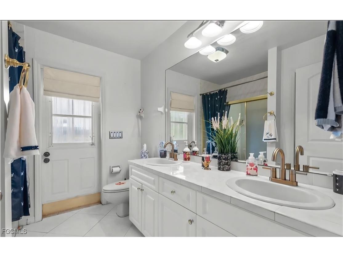 837 SW 2nd Avenue Cape Coral FL 33991 2025006044 image16