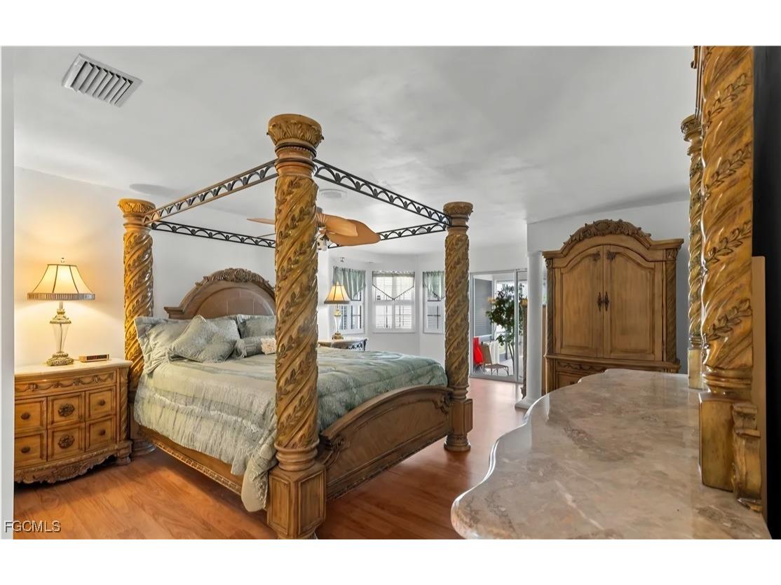 837 SW 2nd Avenue Cape Coral FL 33991 2025006044 image5