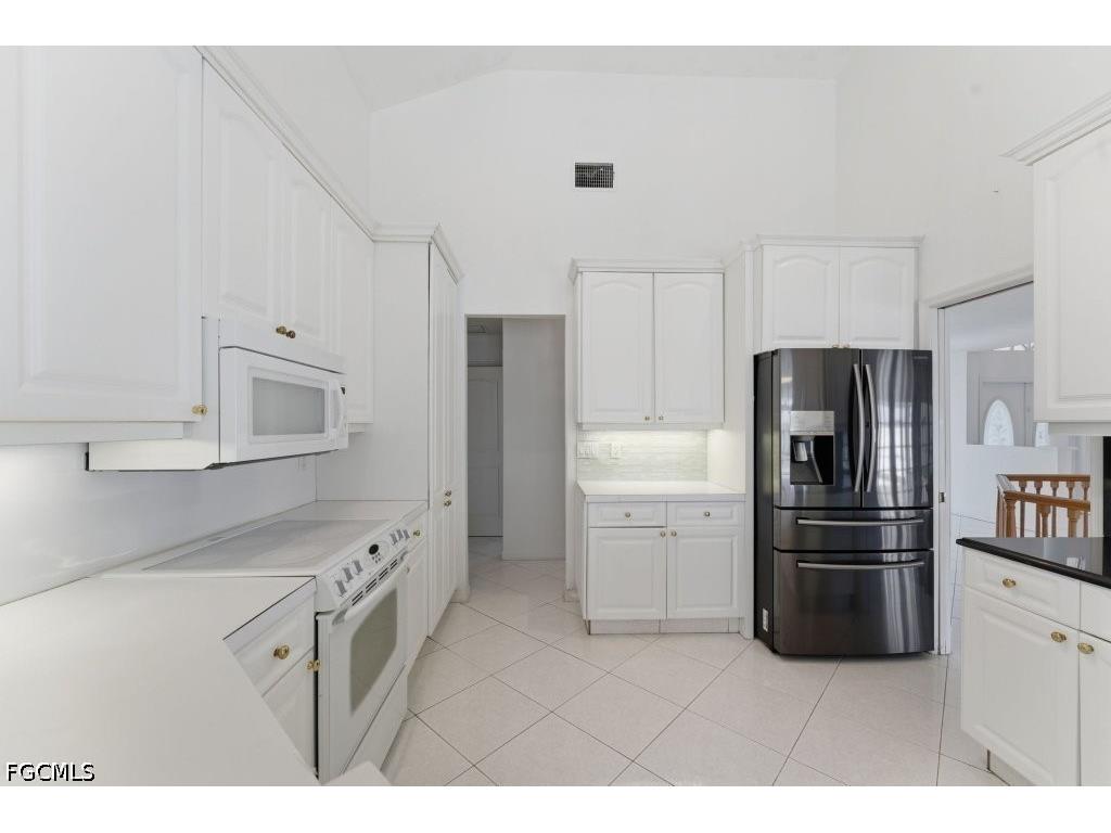 837 SW 2nd Avenue Cape Coral FL 33991 2026015876 image6