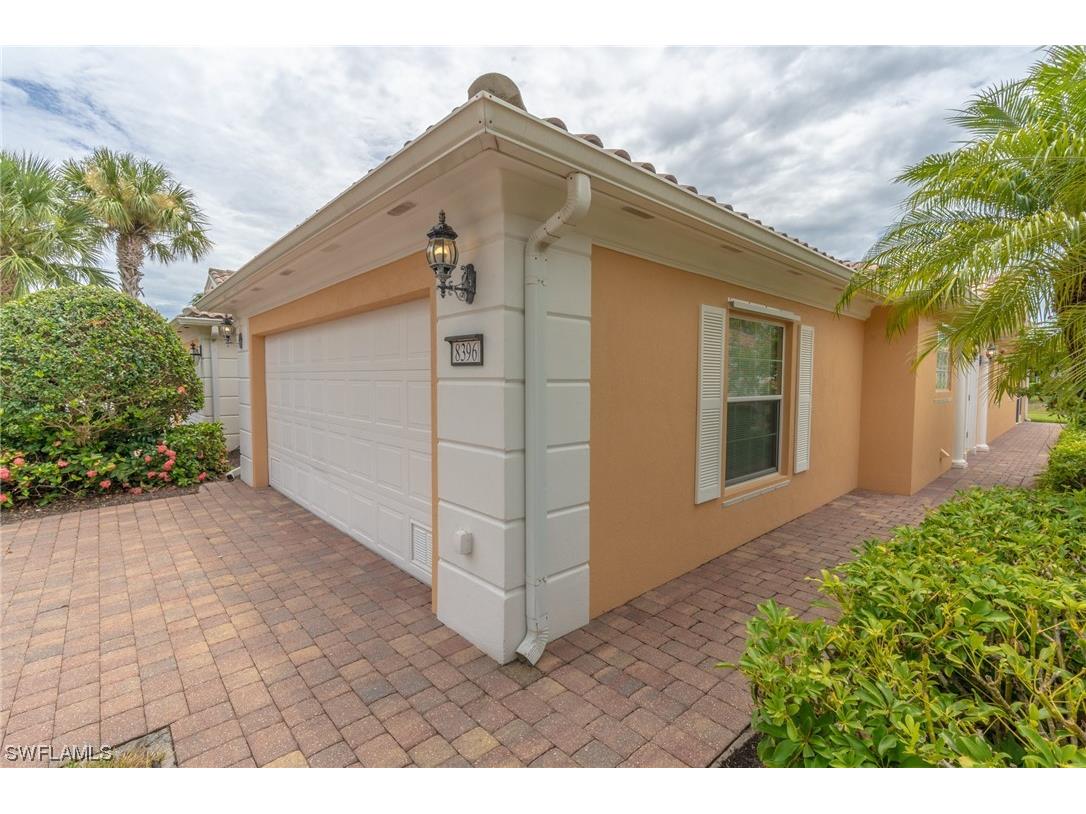 8396 Borboni Court Naples FL 34114 223049375 image1
