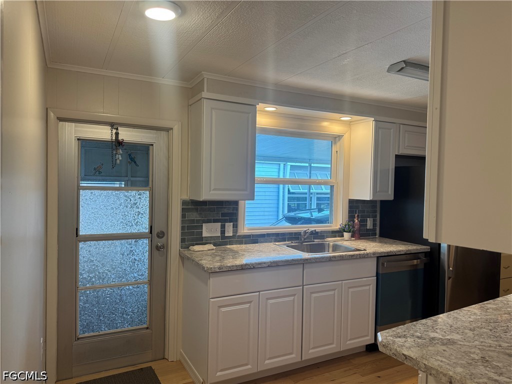 84 Poinsettia Drive Fort Myers FL 33905 2026029120 image8
