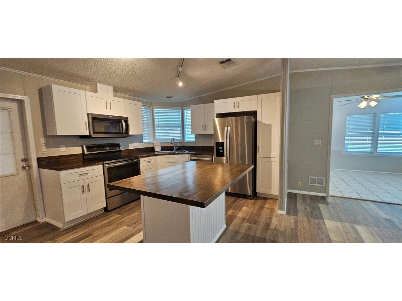 8410 Wagon Wheel Circle North Fort Myers FL 33917 2025021086 image5