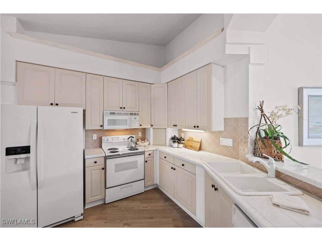 8415 Excalibur Circle #B10 Naples FL 34108 225066104 image10