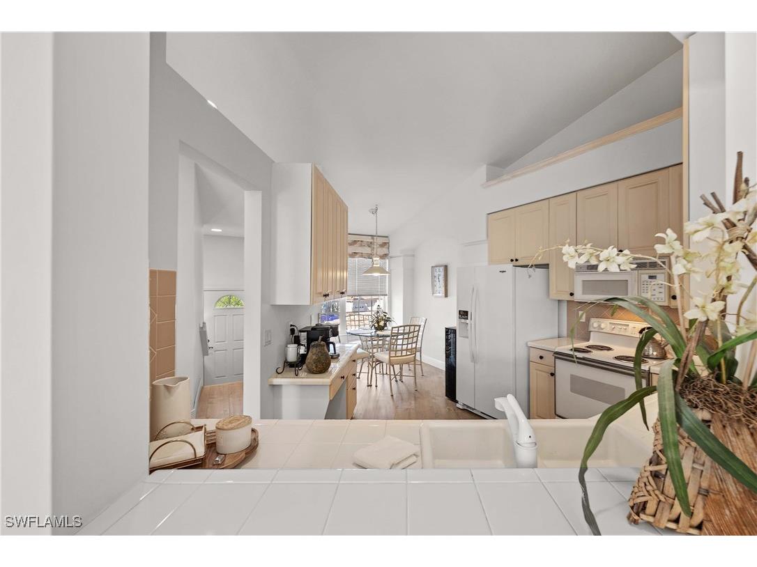 8415 Excalibur Circle #B10 Naples FL 34108 225082639 image9