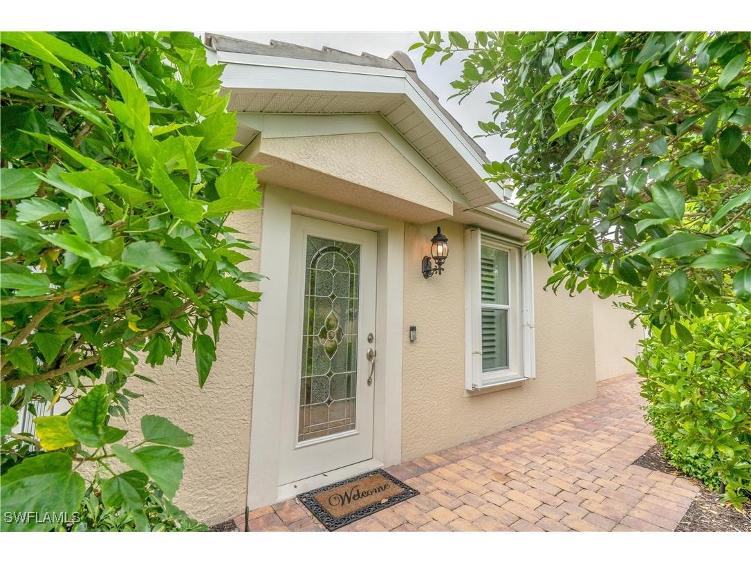 8418 Karina Court Naples FL 34114 224078393 image1