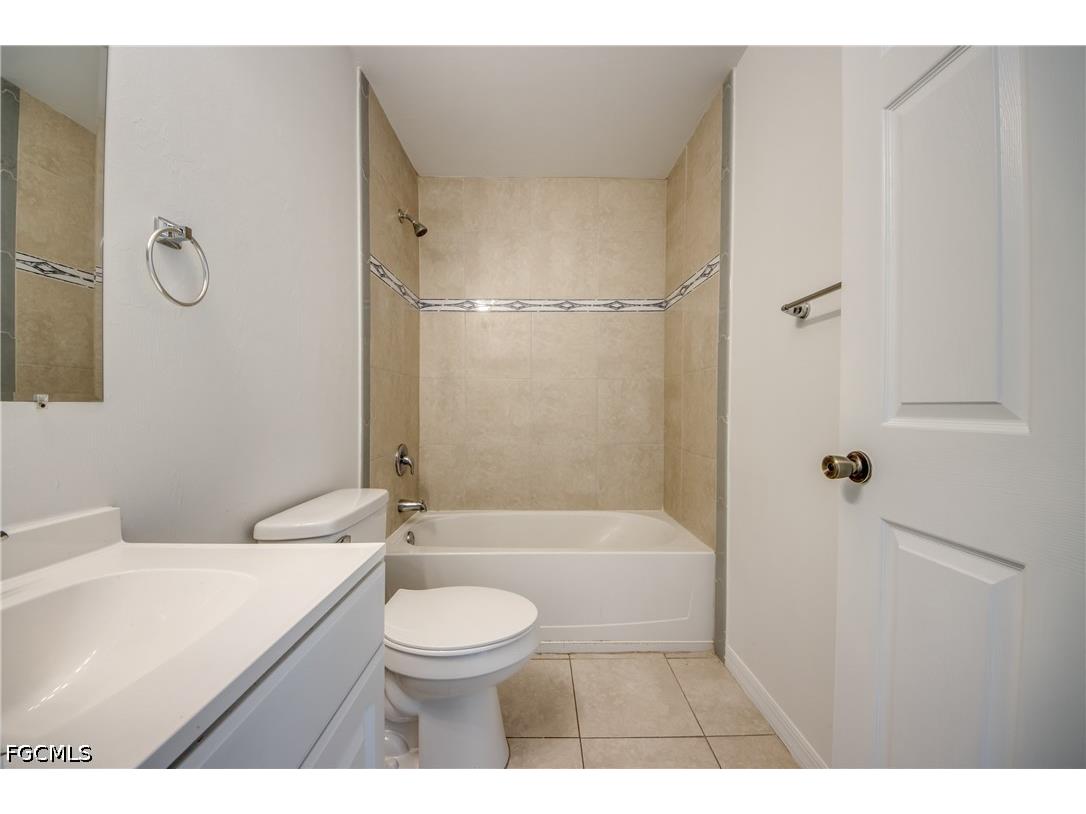 842/844 SW 39th Terrace Cape Coral FL 33914 2026010538 image20