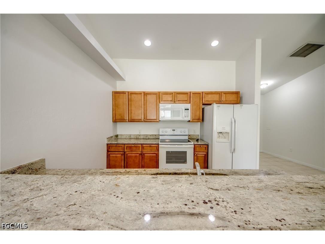 842/844 SW 39th Terrace Cape Coral FL 33914 2026010538 image7