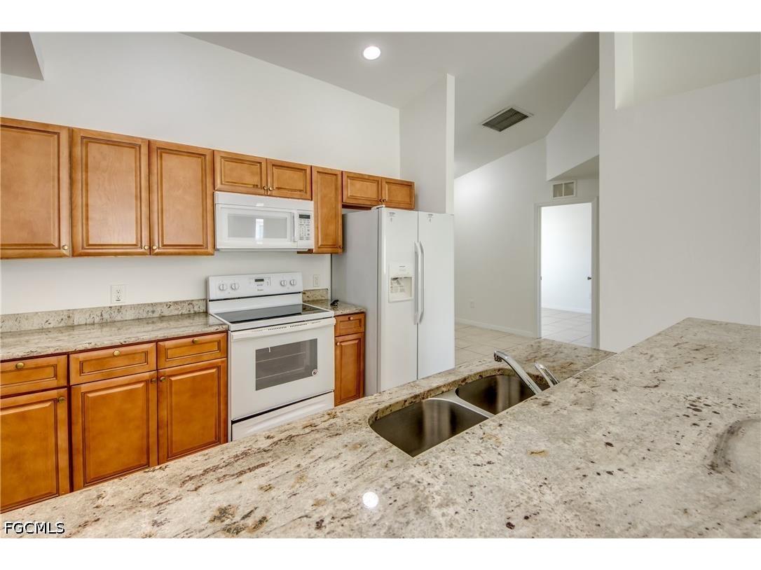 842/844 SW 39th Terrace Cape Coral FL 33914 2026010538 image8