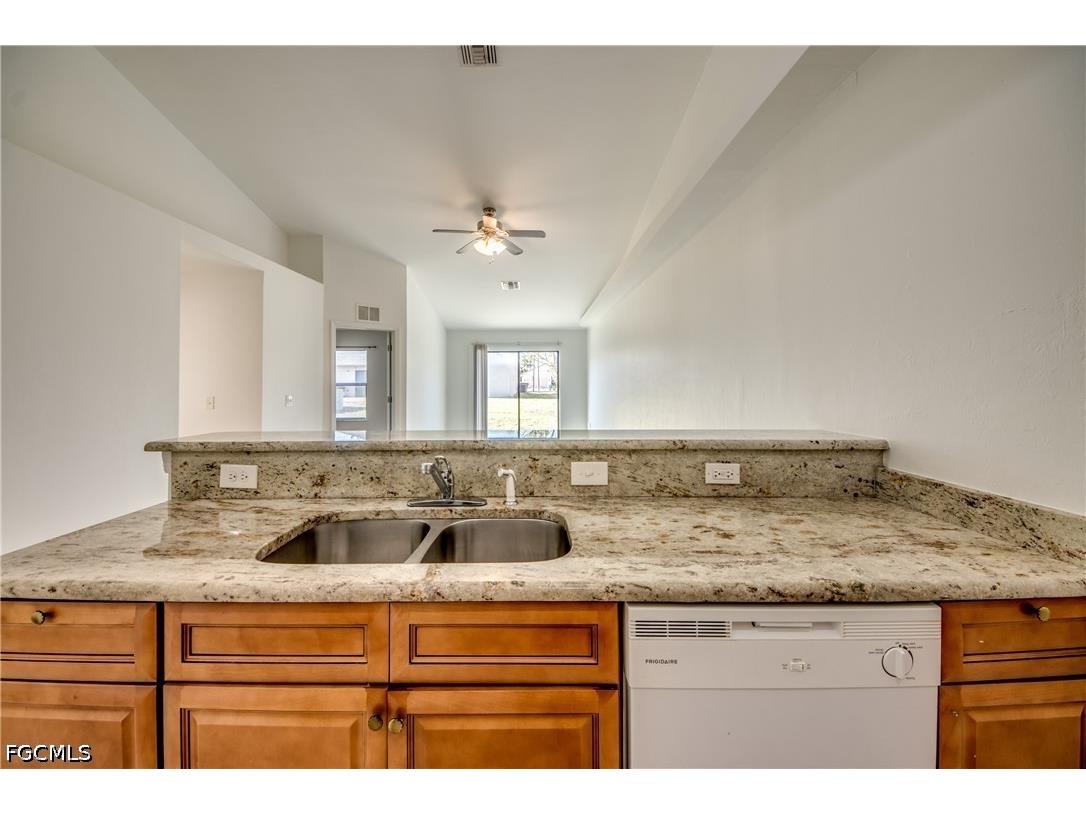 842/844 SW 39th Terrace Cape Coral FL 33914 2026010538 image9