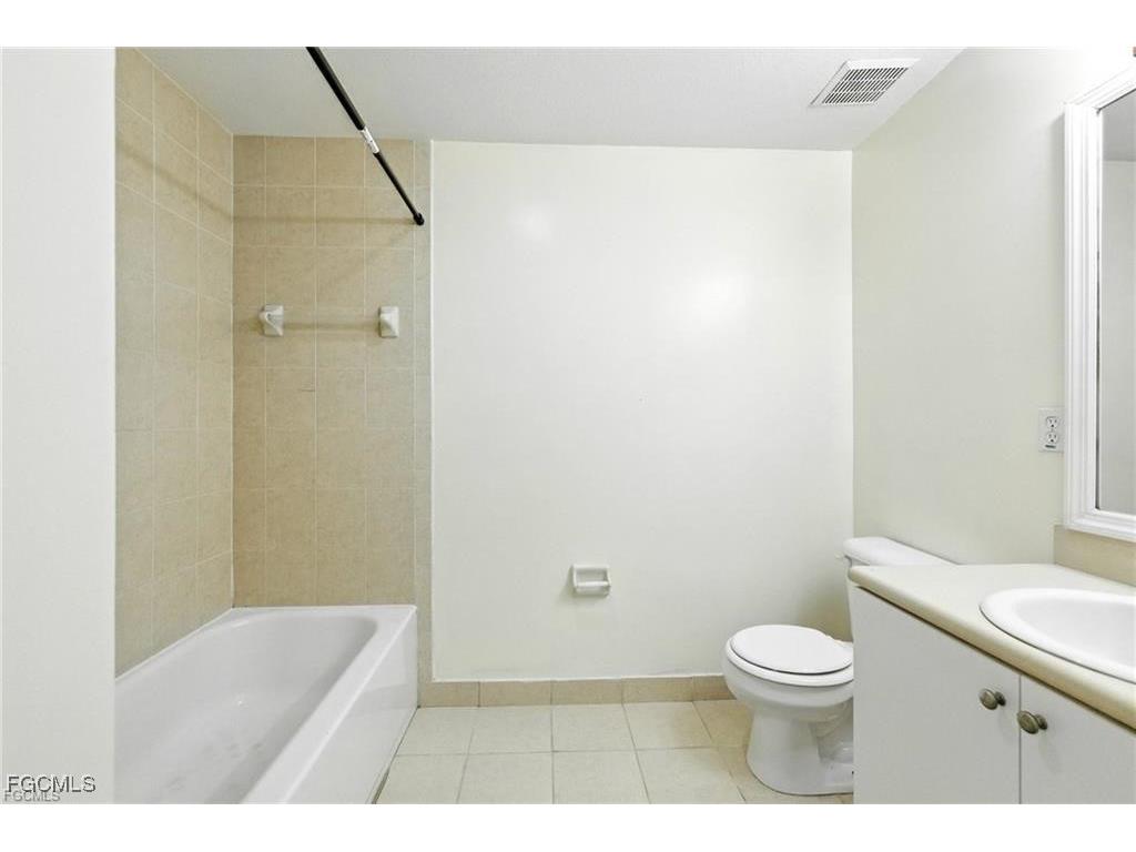 8423 Bernwood Cove Loop #401 Fort Myers FL 33966 2025020994 image13