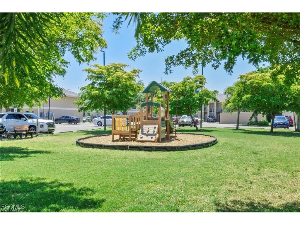 8423 Bernwood Cove Loop #403 Fort Myers FL 33966 2025000109 image3