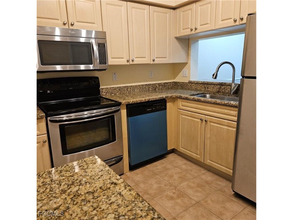 8423 Bernwood Cove Loop #409 Fort Myers FL 33966 2025013012 image3