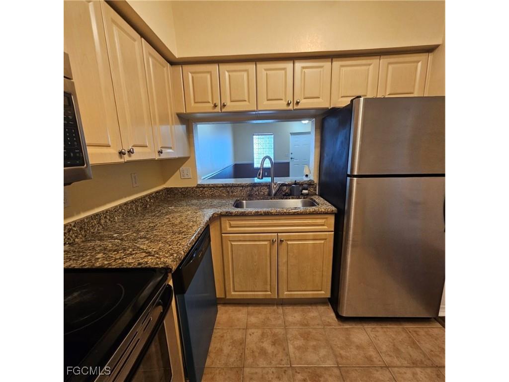 8423 Bernwood Cove Loop #409 Fort Myers FL 33966 2025013012 image5
