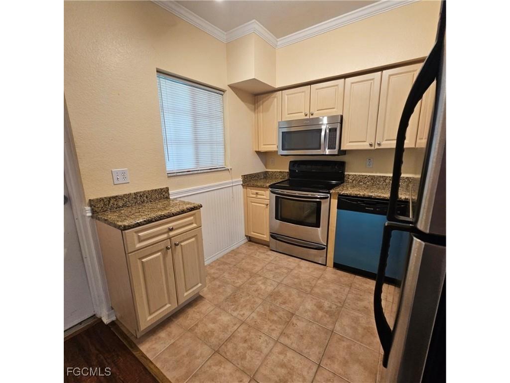 8423 Bernwood Cove Loop #409 Fort Myers FL 33966 2025013012 image6