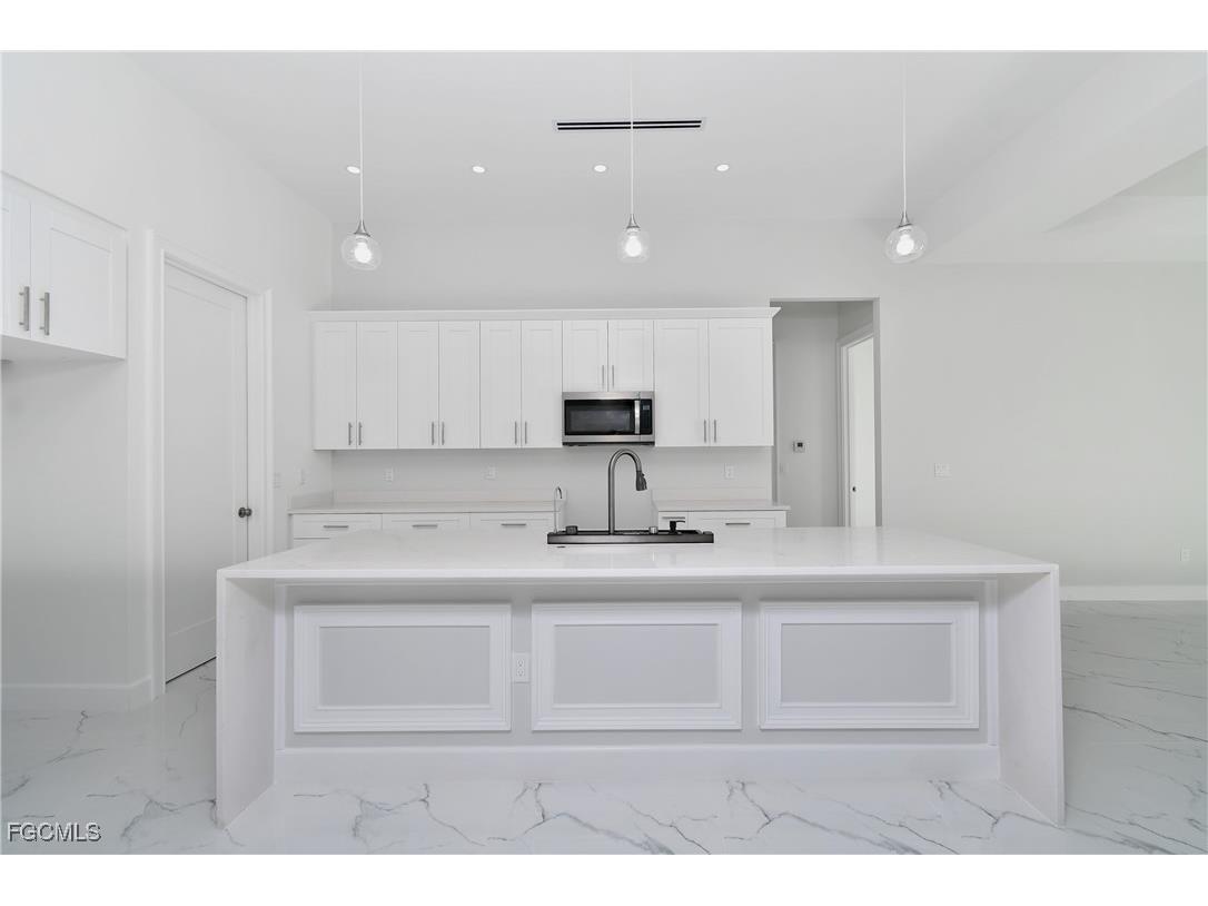 843 Burns Avenue S Lehigh Acres FL 33974 2025022661 image10