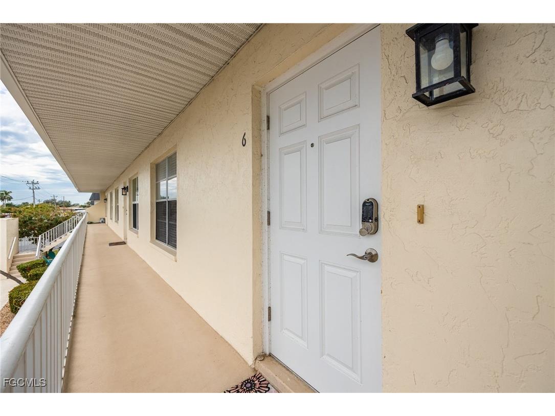 843 SE 46th Lane #6 Cape Coral FL 33904 2025022956 image5
