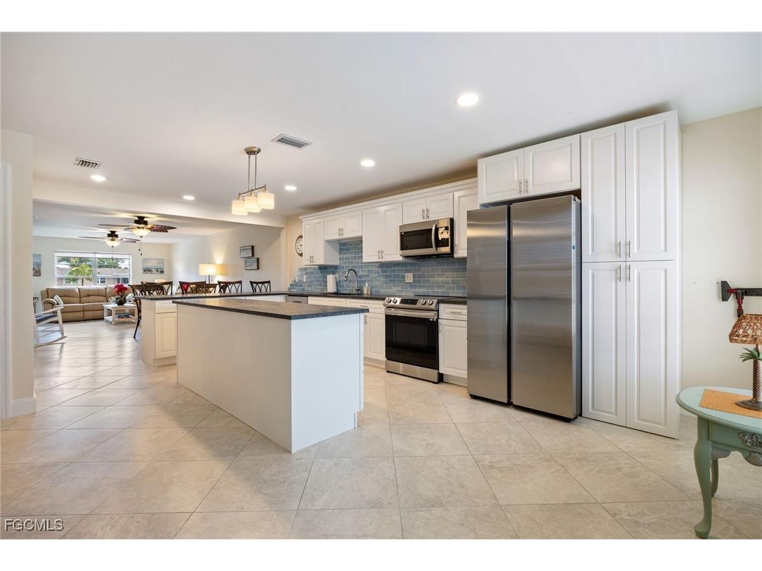 843 SE 46th Lane #6 Cape Coral FL 33904 2025022956 image7