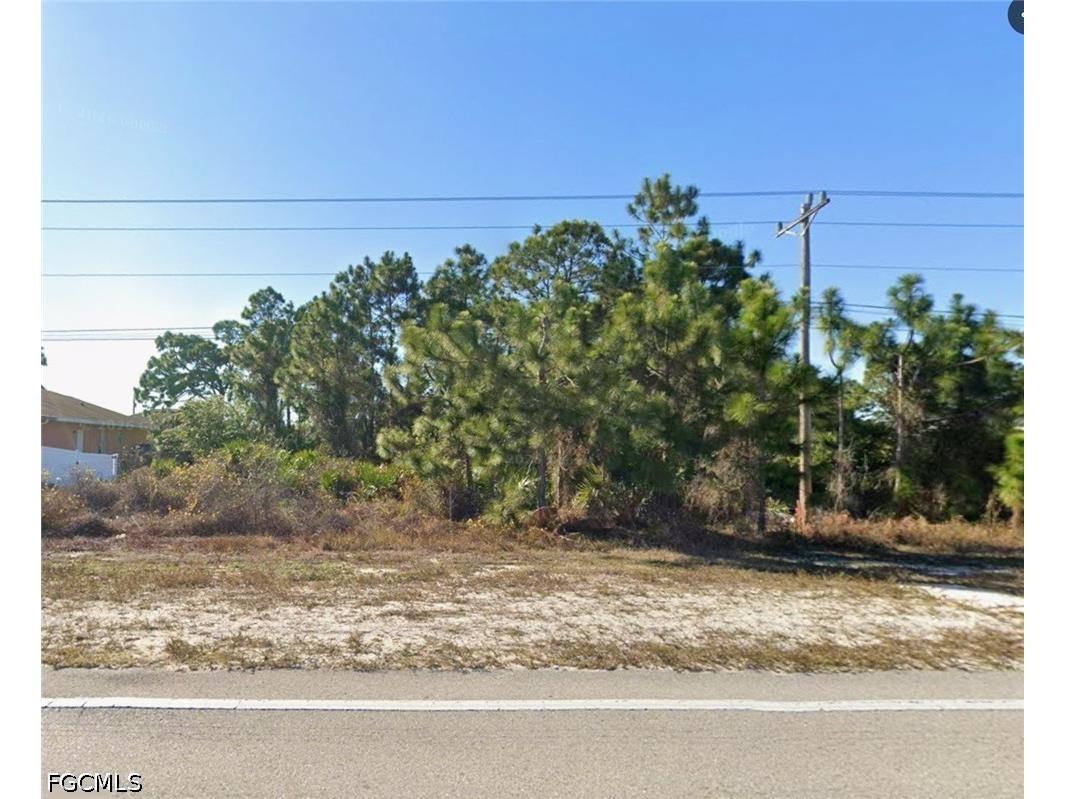 844 Bell Boulevard Lehigh Acres FL 33974 2026015870 image2