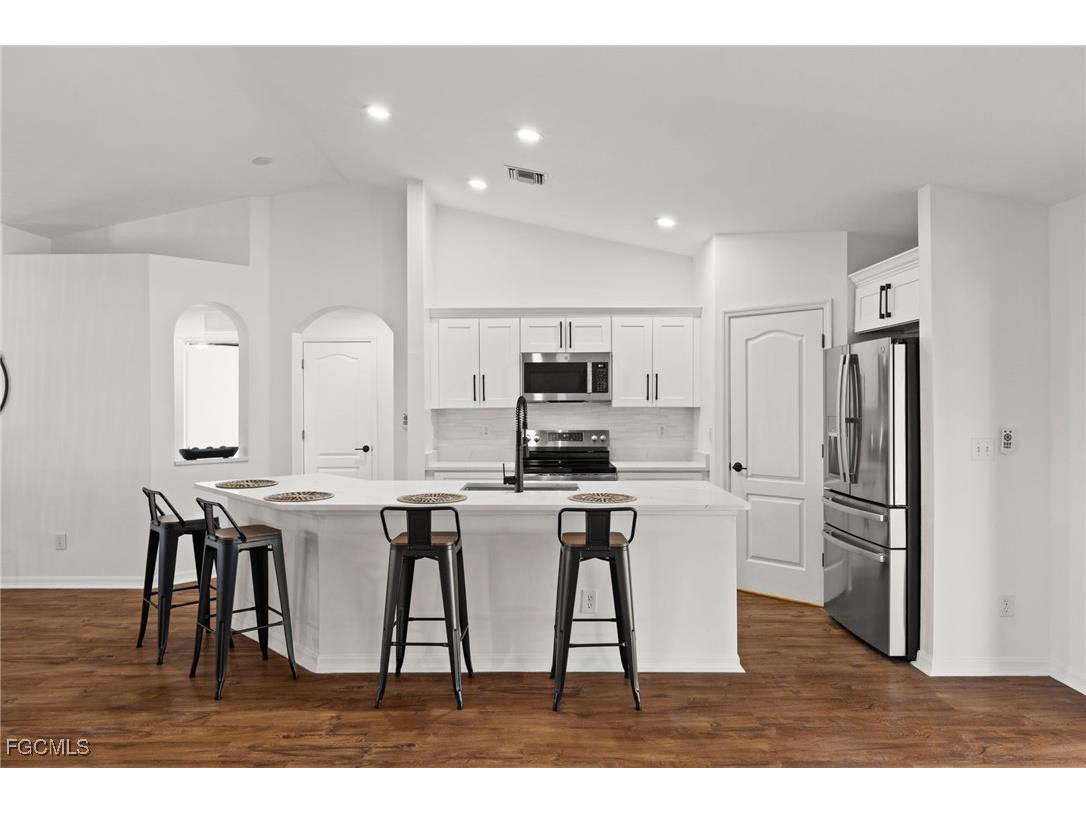 844 NE 6th Place Cape Coral FL 33909 2026000453 image1