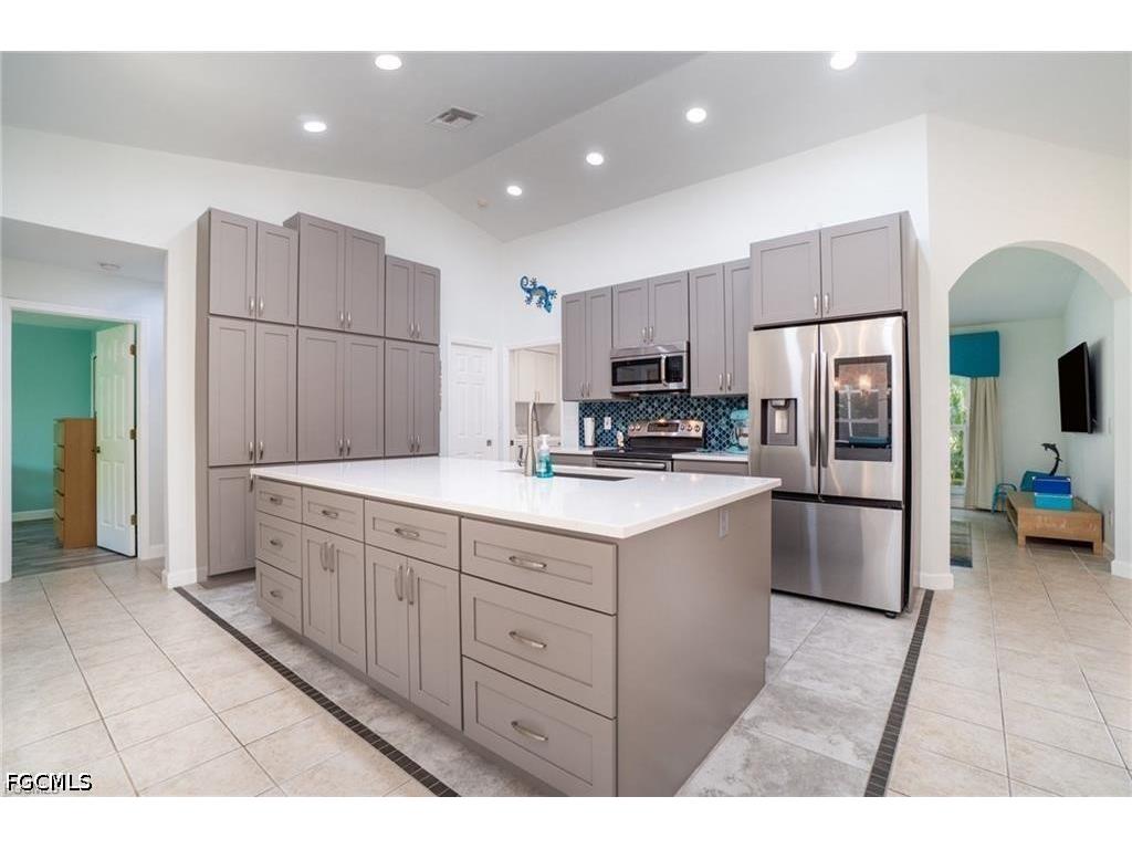 844 SW 17th Terrace Cape Coral FL 33991 2026015381 image2
