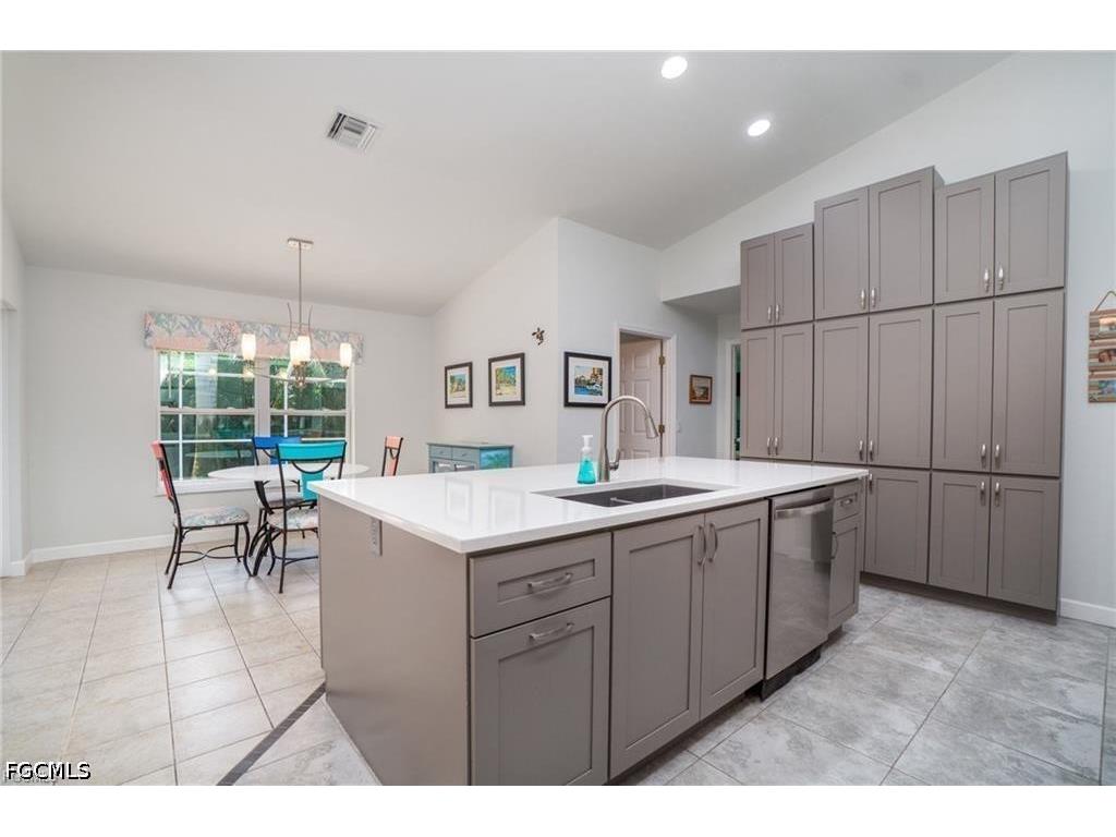 844 SW 17th Terrace Cape Coral FL 33991 2026015381 image3