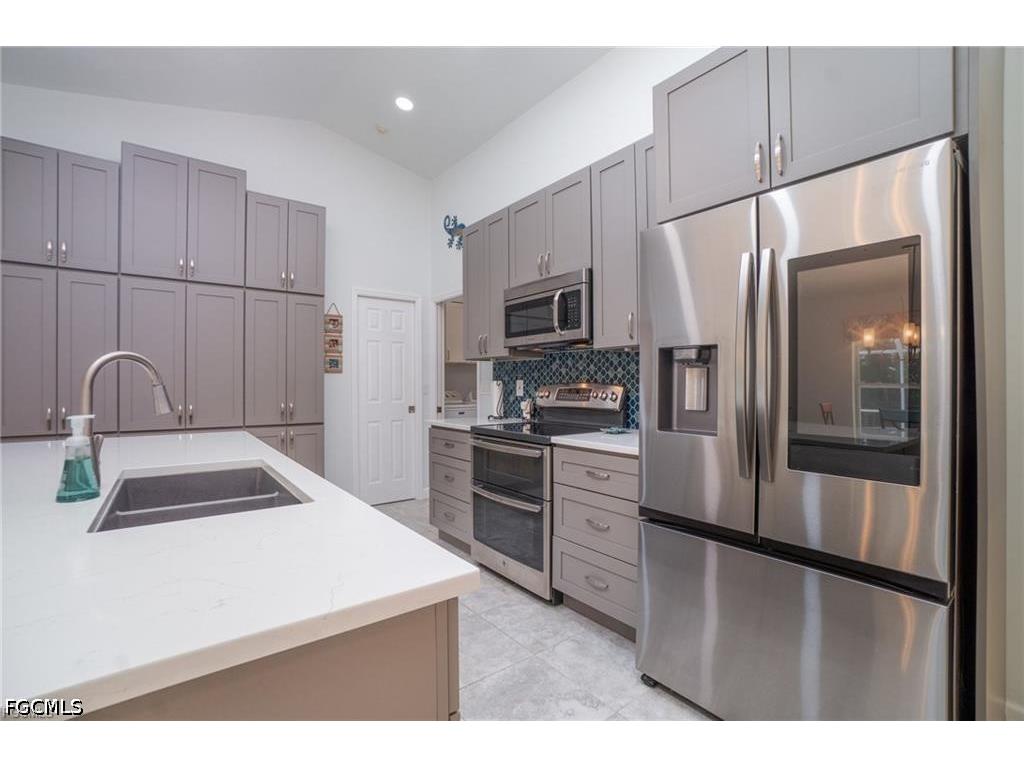 844 SW 17th Terrace Cape Coral FL 33991 2026015381 image5
