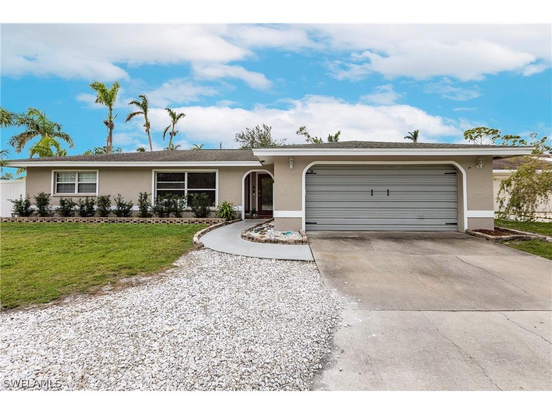 8441 Yorkshire Lane Fort Myers FL 33919 223007044 image1