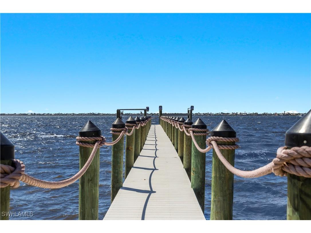 8451 Casa Del Rio Lane Fort Myers FL 33919 225038187 image3