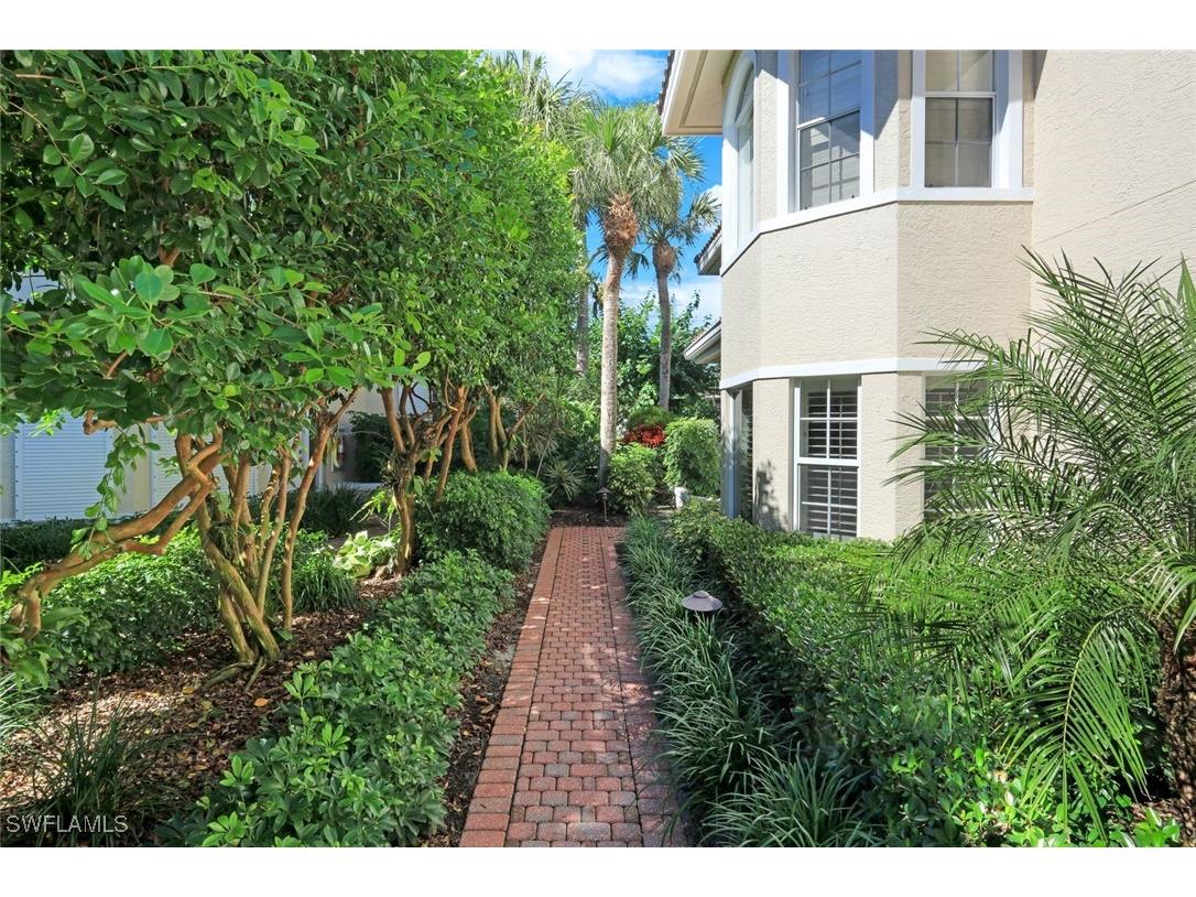 8453 Abbington Circle #811 Naples FL 34108 225077556 image3