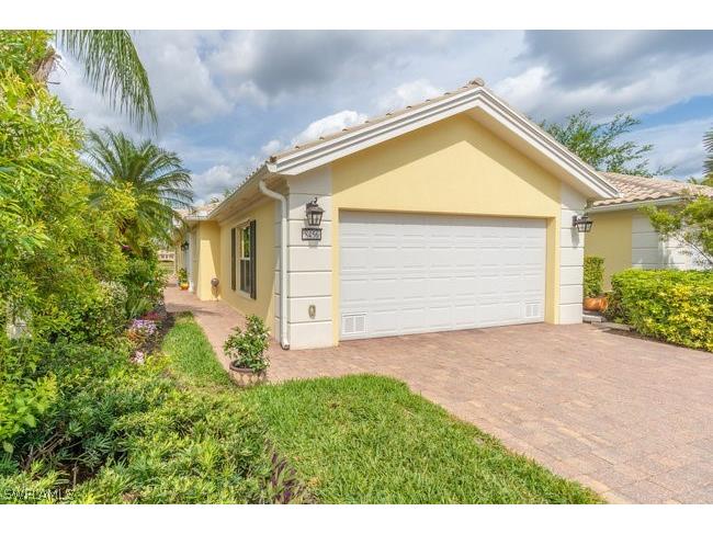 8456 Borboni Court Naples FL 34114 224024461 image1