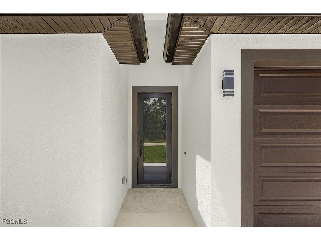 846 Dudley Avenue S Lehigh Acres FL 33974 2025008357 image4