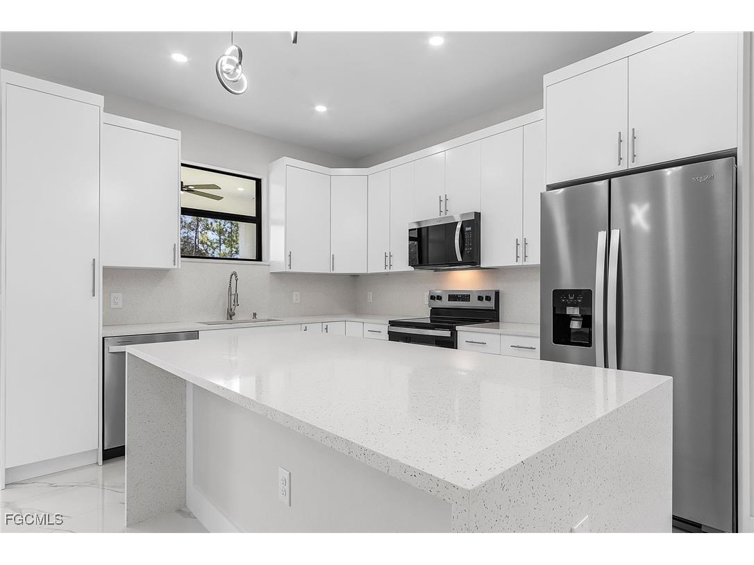 846 Dudley Avenue S Lehigh Acres FL 33974 2025008357 image8