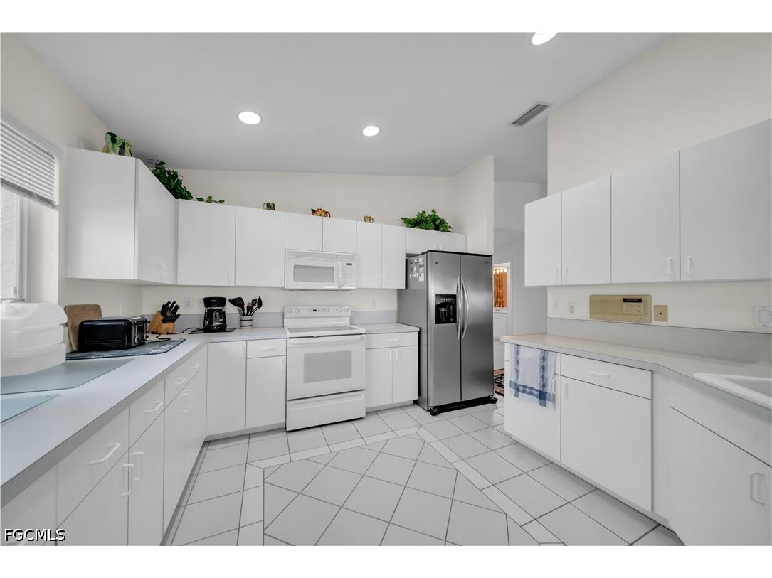 8460 Southbridge Drive #3 Estero FL 33967 2026016686 image3