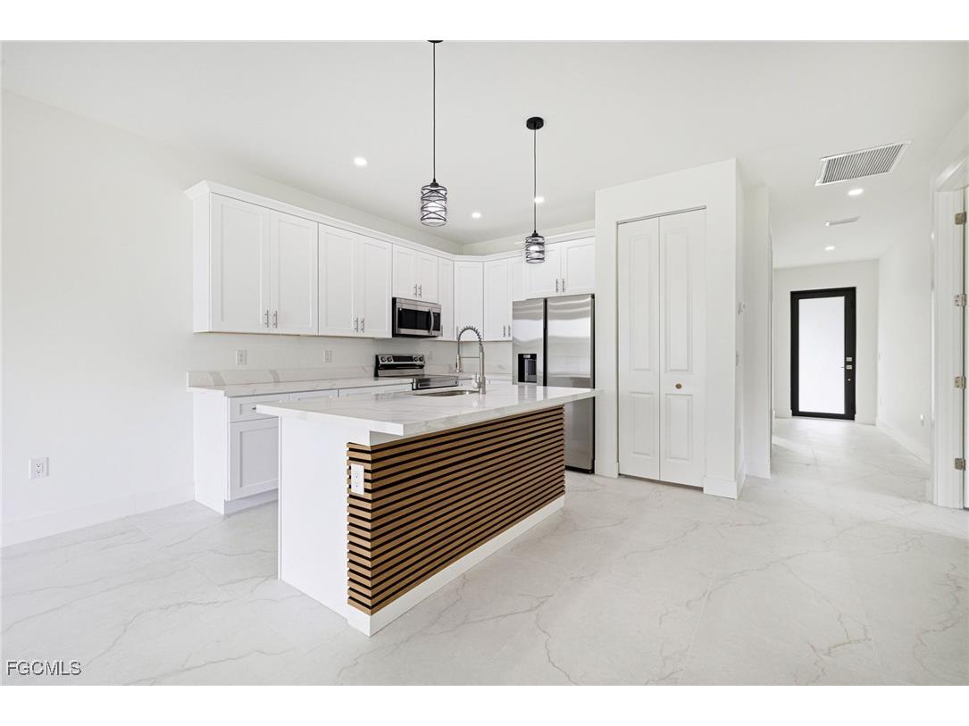 847 Meadow Road Lehigh Acres FL 33973 2025006140 image3