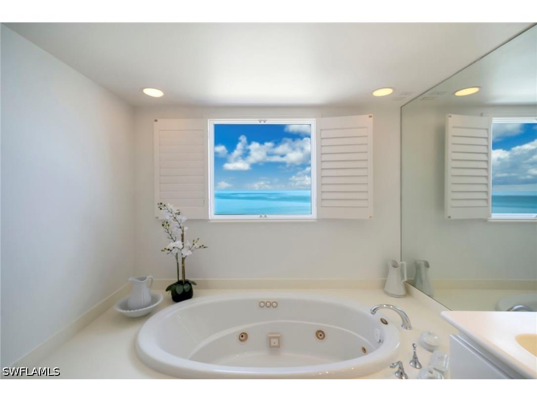 8473 Bay Colony Drive #1401 Naples FL 34108 226009456 image24