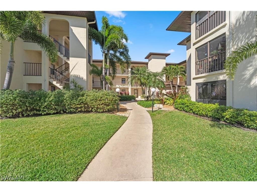 8474 Charter Club Circle #11 Fort Myers FL 33919 224029436 image1