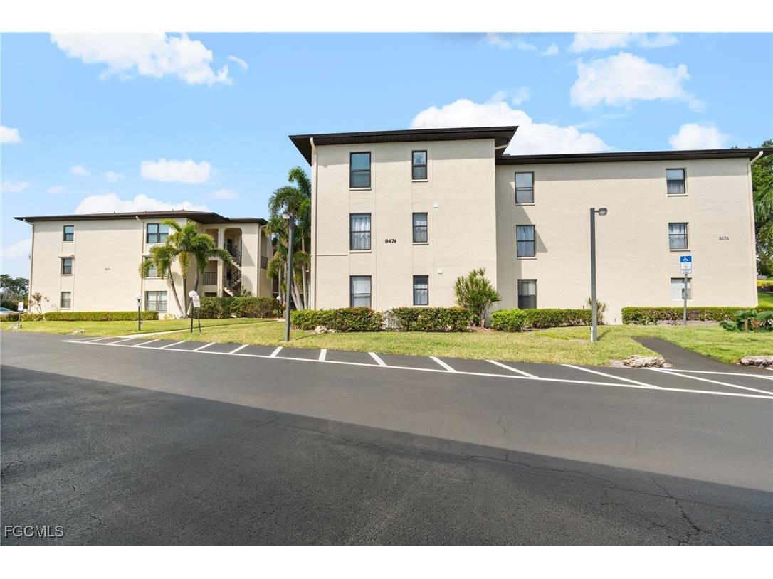 8474 Charter Club Circle #12 Fort Myers FL 33919 2025007411 image1