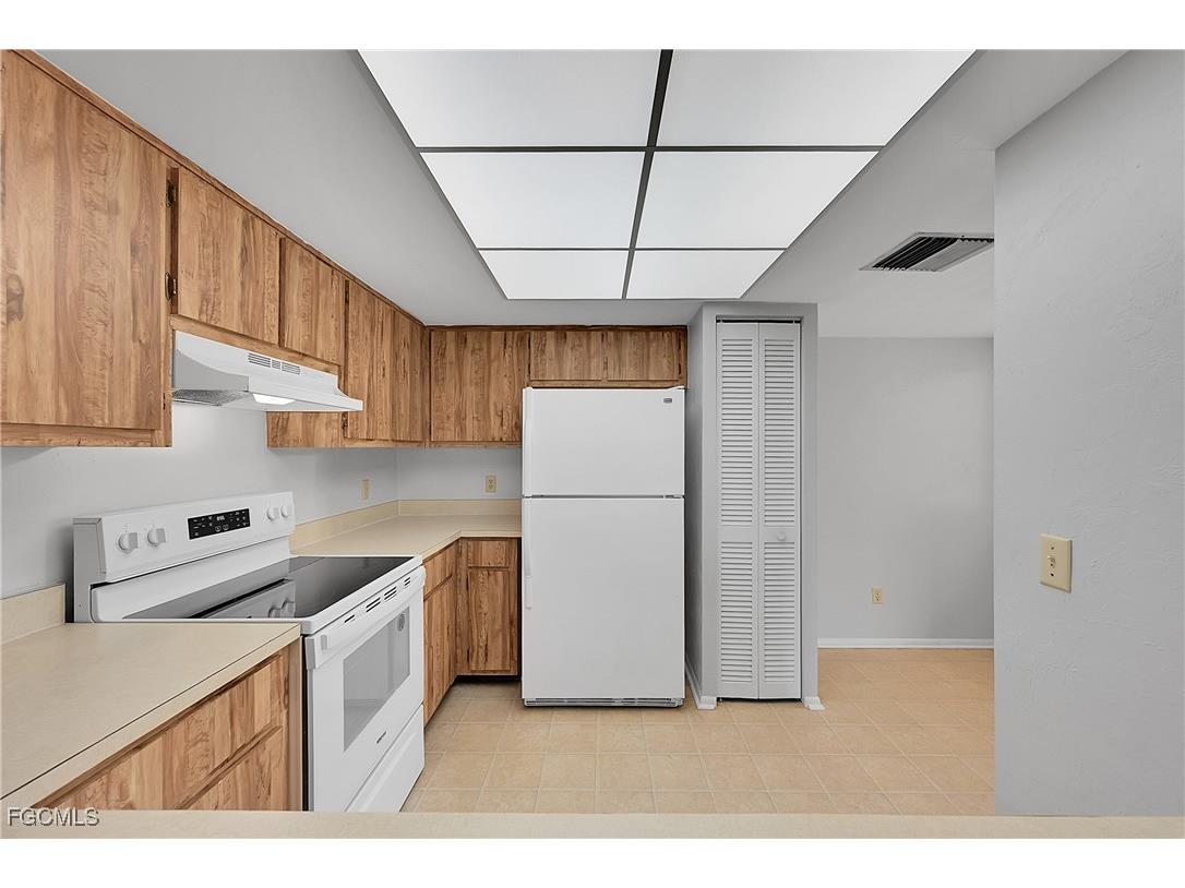 8474 Charter Club Circle #13 Fort Myers FL 33919 2025018844 image12