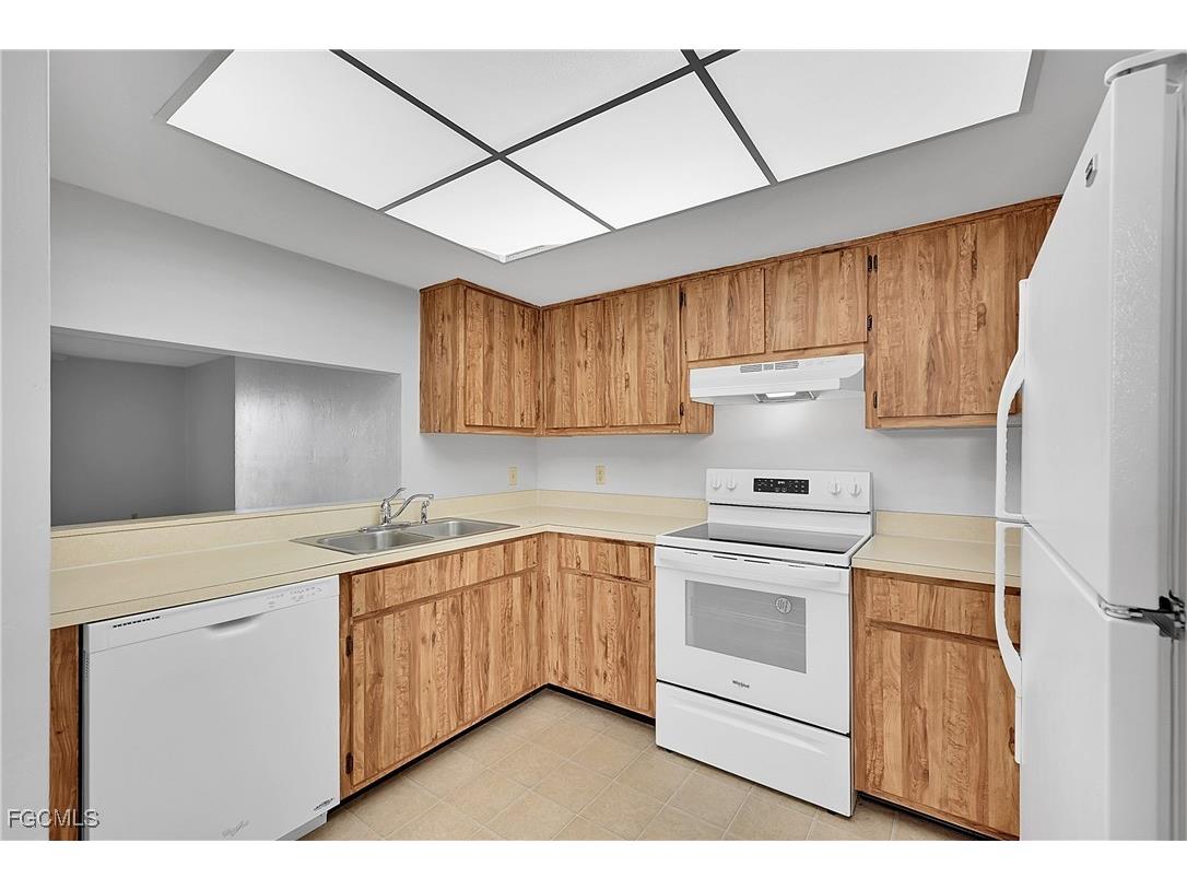 8474 Charter Club Circle #13 Fort Myers FL 33919 2025018844 image14