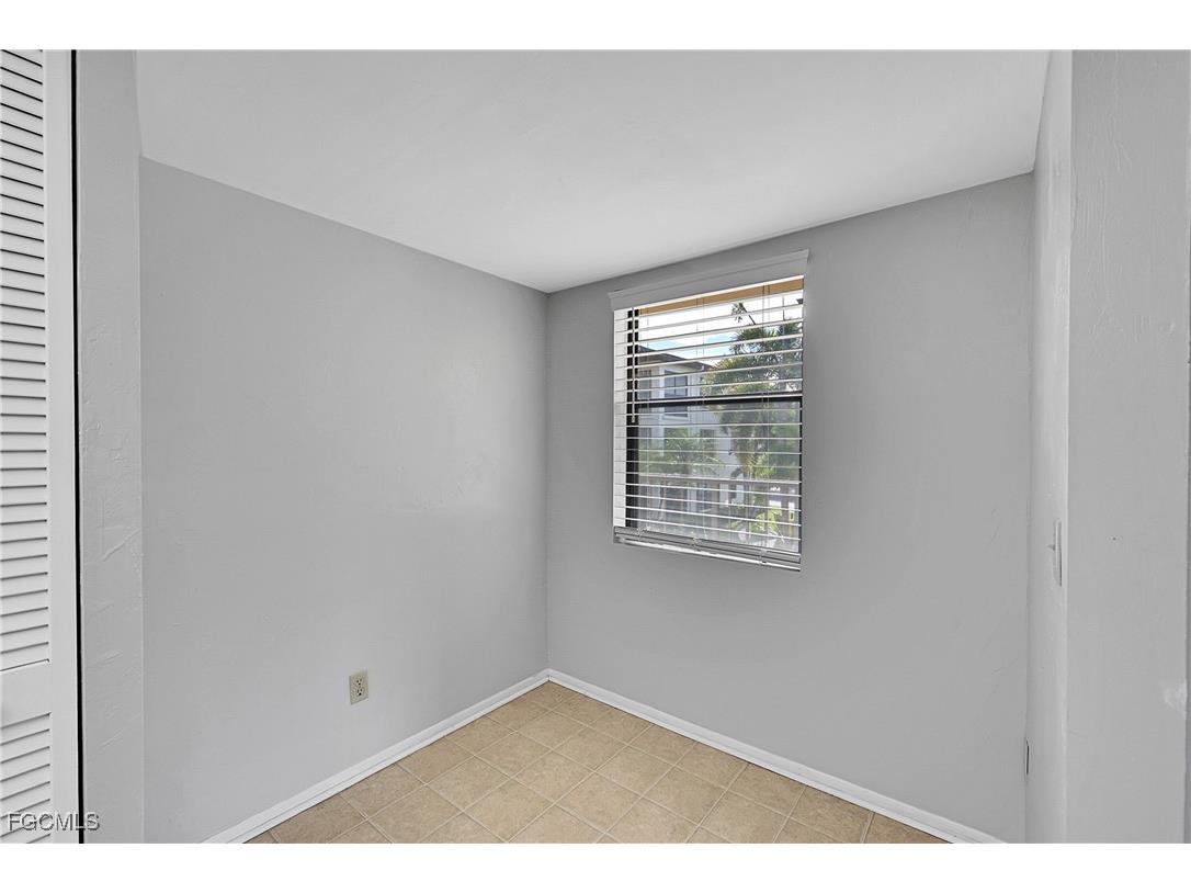 8474 Charter Club Circle #13 Fort Myers FL 33919 2025018844 image15