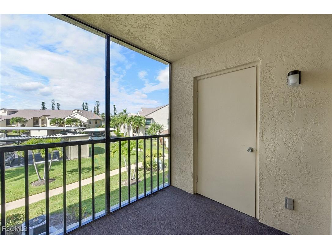 8474 Charter Club Circle #13 Fort Myers FL 33919 2025018844 image25
