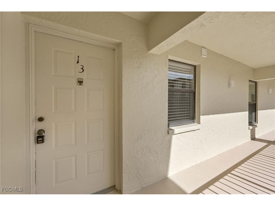 8474 Charter Club Circle #13 Fort Myers FL 33919 2025018844 image5