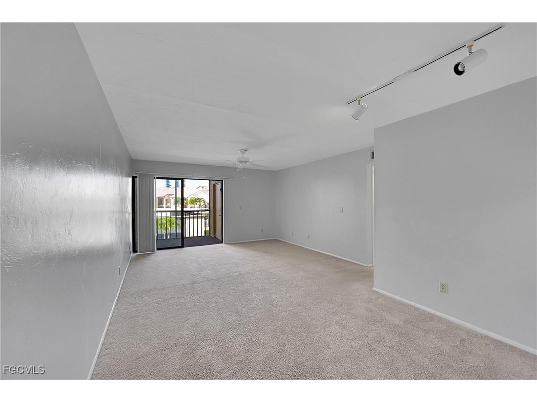 8474 Charter Club Circle #13 Fort Myers FL 33919 2025018844 image6