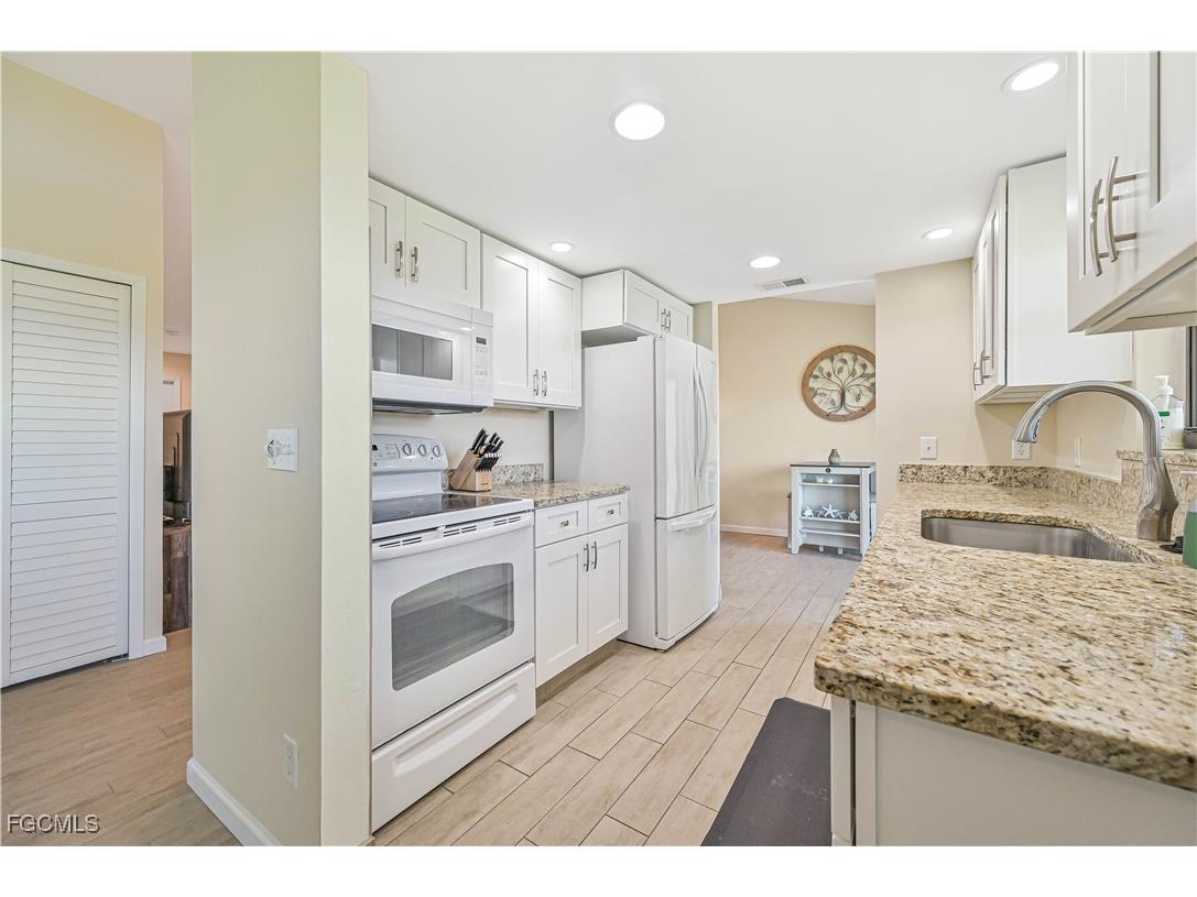 8475 Charter Club Circle #5 Fort Myers FL 33919 2026005072 image11