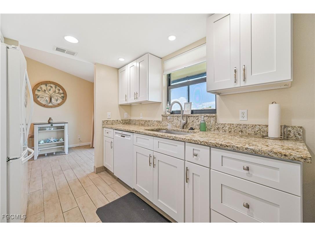 8475 Charter Club Circle #5 Fort Myers FL 33919 2026005072 image12