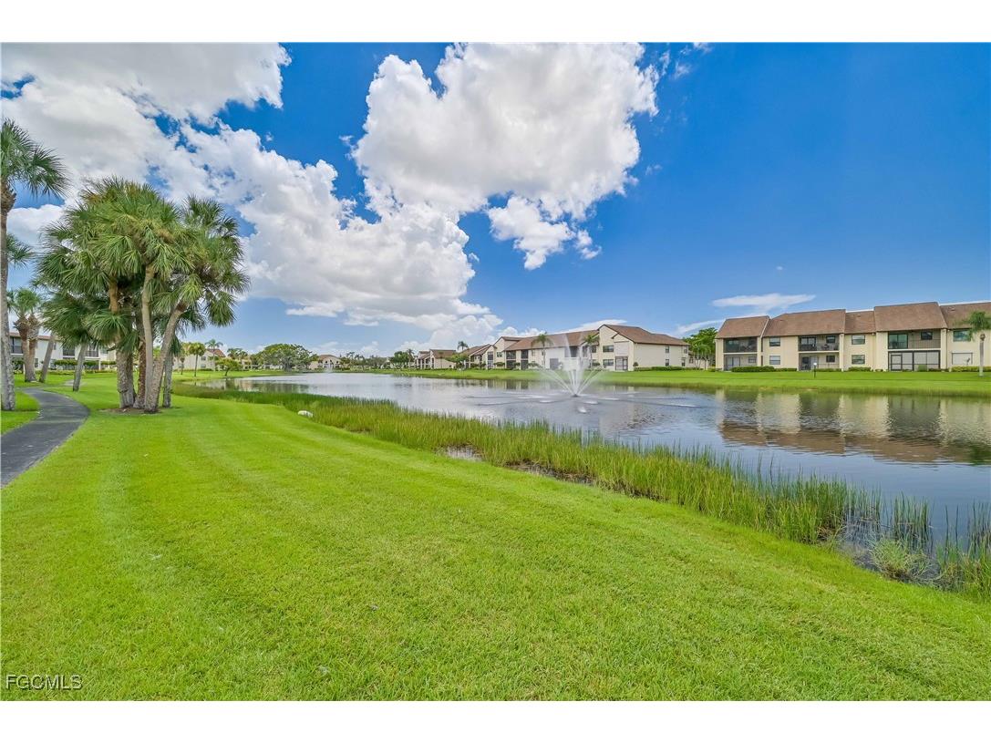 8475 Charter Club Circle #5 Fort Myers FL 33919 2026005072 image2