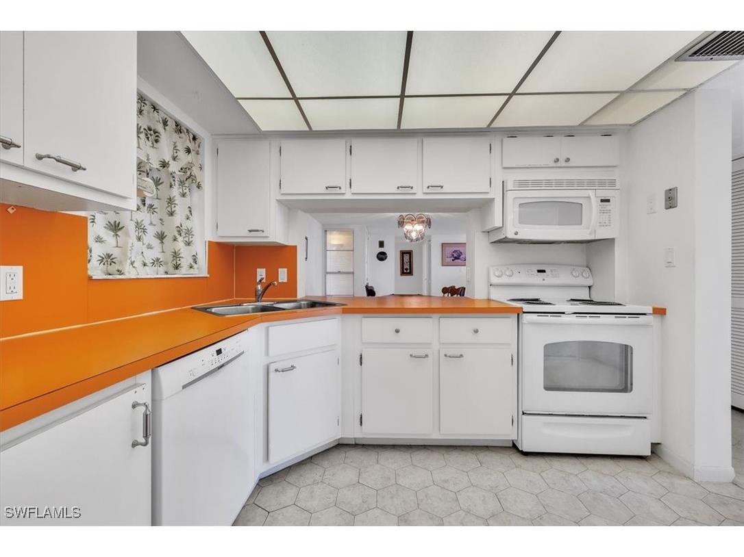 848 Collier Court #304 Marco Island FL 34145 225074426 image16