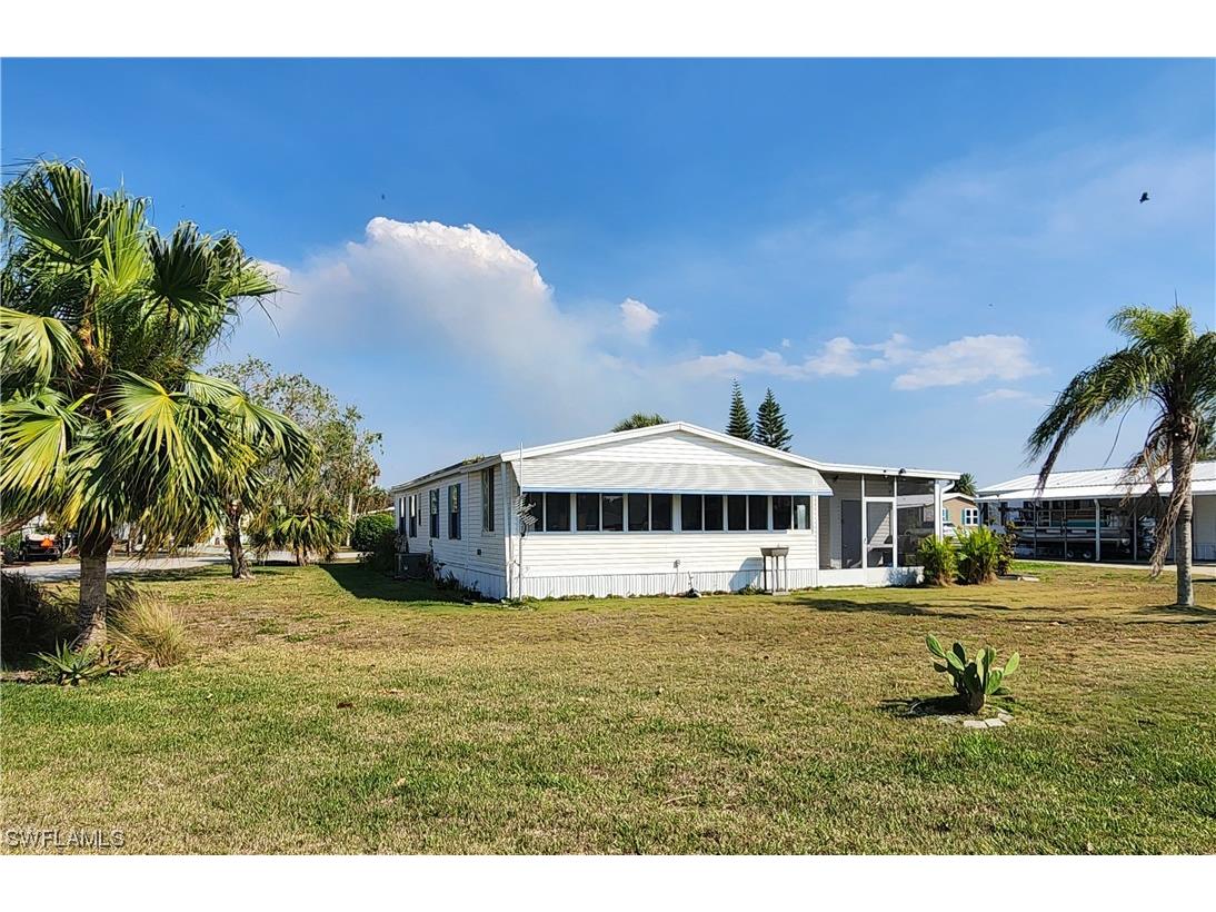 848 Yacht Club Way NW Moore Haven FL 33471 223022157 image1