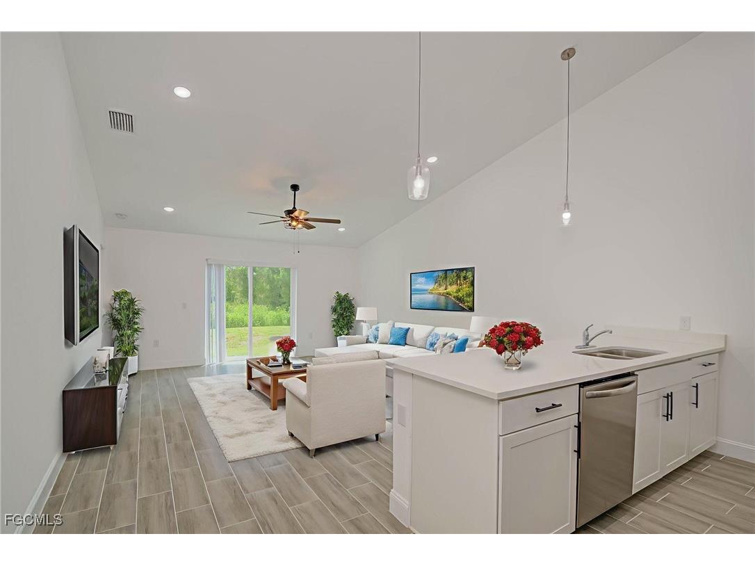 849/851 Bedford Drive Lehigh Acres FL 33974 2025006477 image3